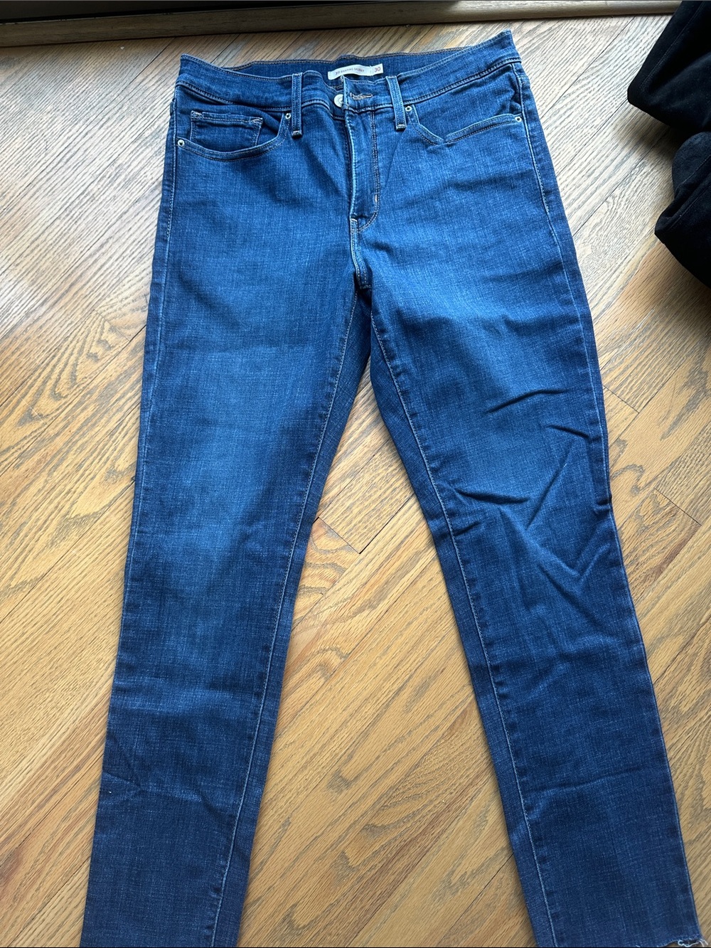 Levi’s Classic Dark Blue Skinny Jeans 311 Shaping Skinny Size 30